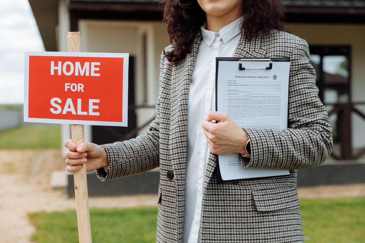 Home Selling Checklist: What to Fix Before Listing